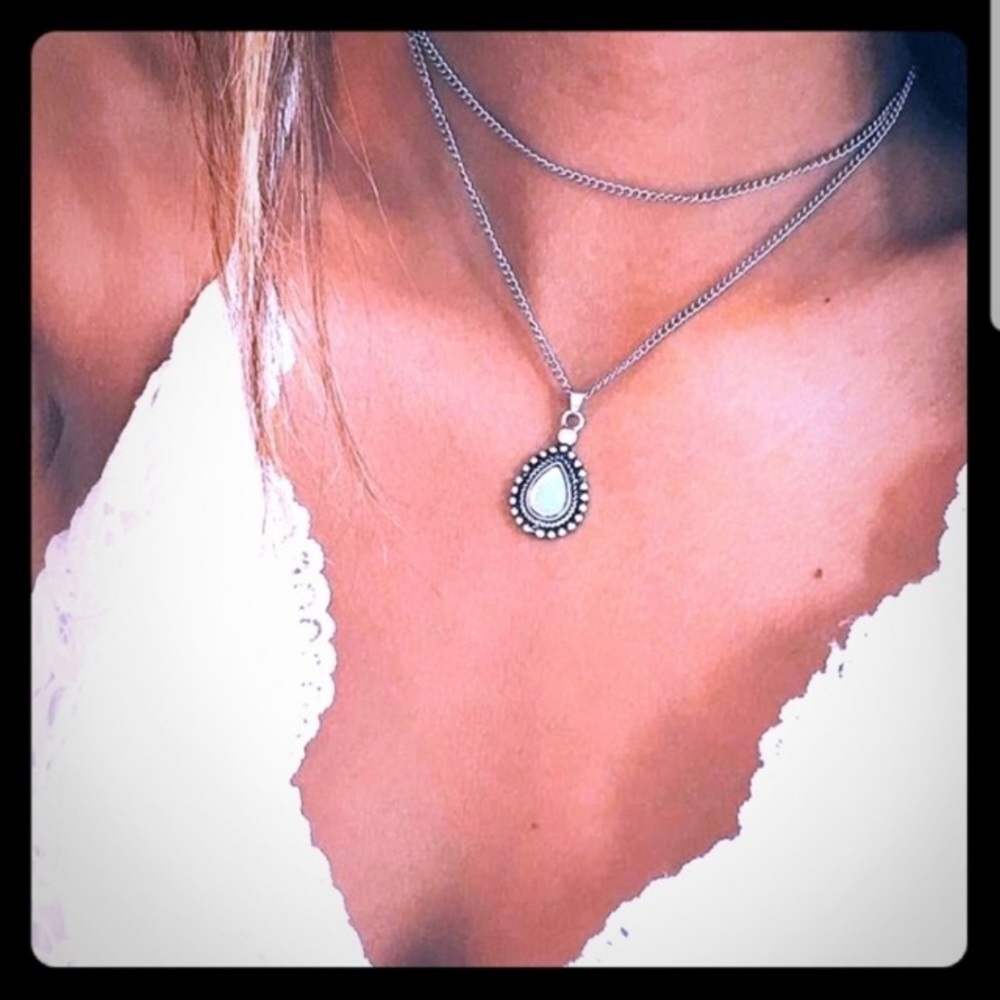 ✨NWT Silver 2 layer choker w/ opal pendant